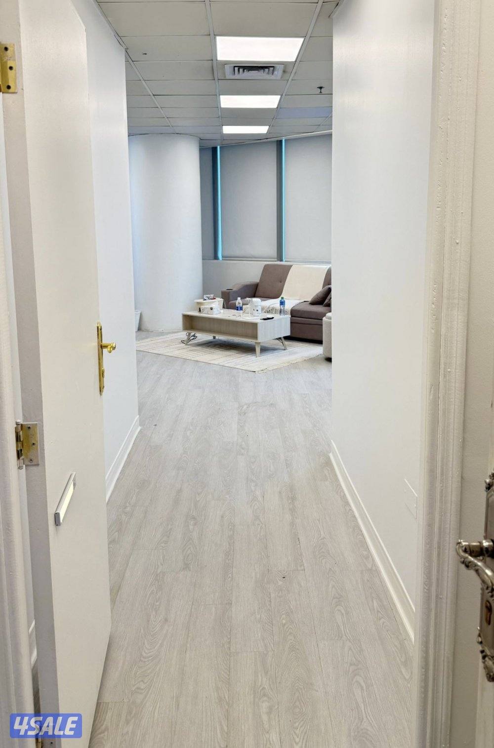 للبيع مكتب2