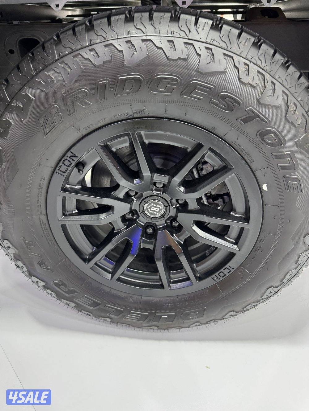 للبيع ٤ تواير Bridgestone ( ربع حجري )0