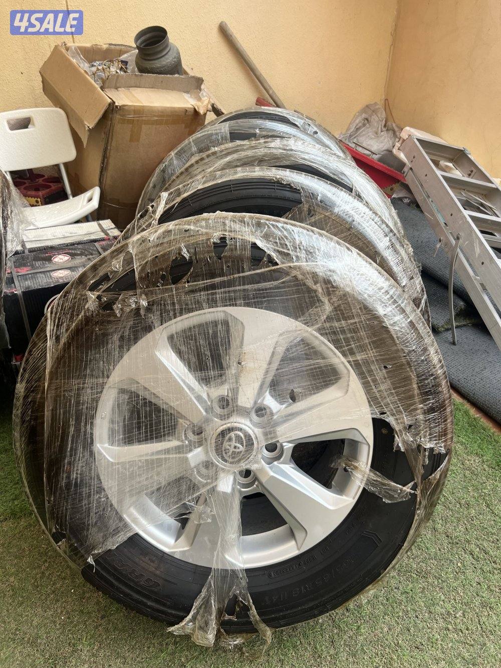 للبيع خمس تواير وجنوط الوكاله جديده المقاس 18 لاندكروزر 20250