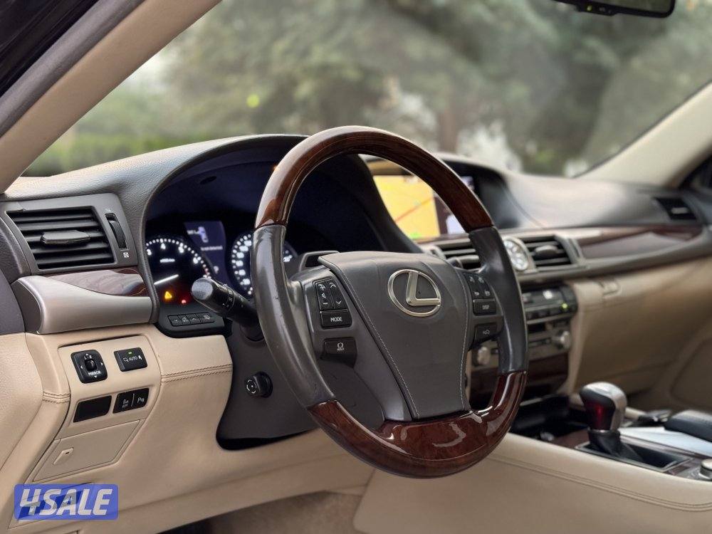 للبيع لكزس LS460 L عداد 152 الف فقط6