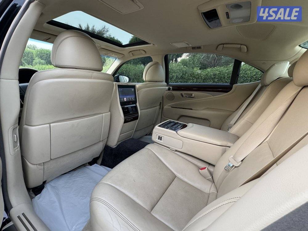 للبيع لكزس LS460 L عداد 152 الف فقط9
