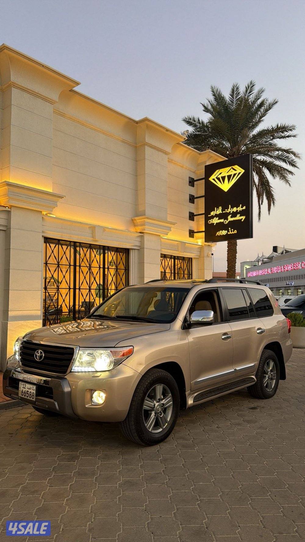 لبيع لاندكروزر GXR 2014 شرط الفحص صبغ الوكاله كامل الموصفات 8 سلندر0