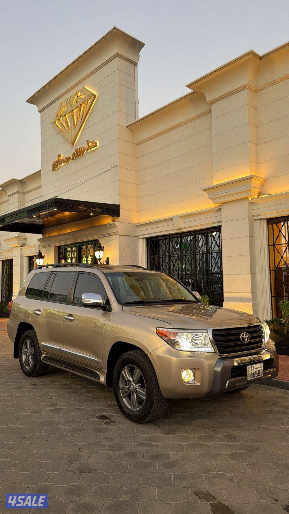 لبيع لاندكروزر GXR 2014 شرط الفحص صبغ الوكاله كامل الموصفات 8 سلندر1