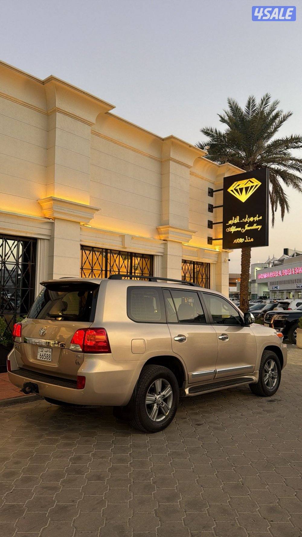 لبيع لاندكروزر GXR 2014 شرط الفحص صبغ الوكاله كامل الموصفات 8 سلندر2