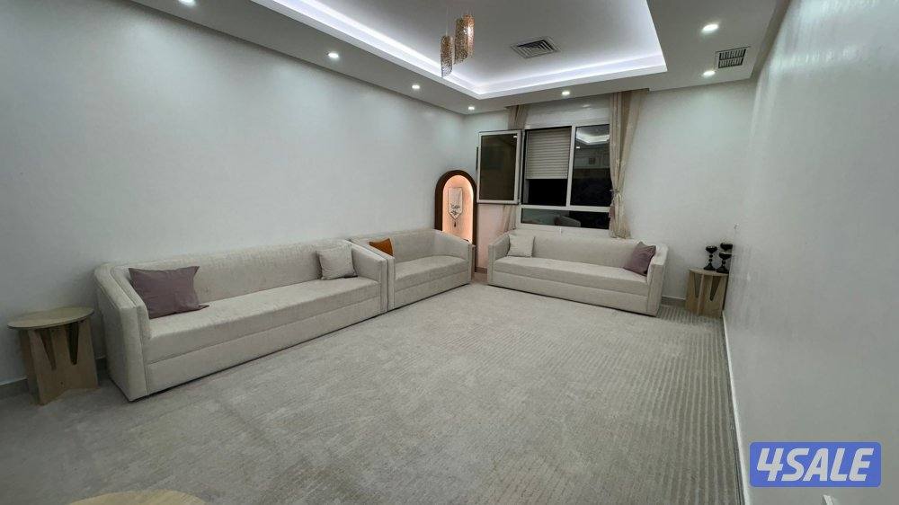 للبيع صاله كاملا بحاله ممتازه سبب البيع النقل الرجاء للجادين0