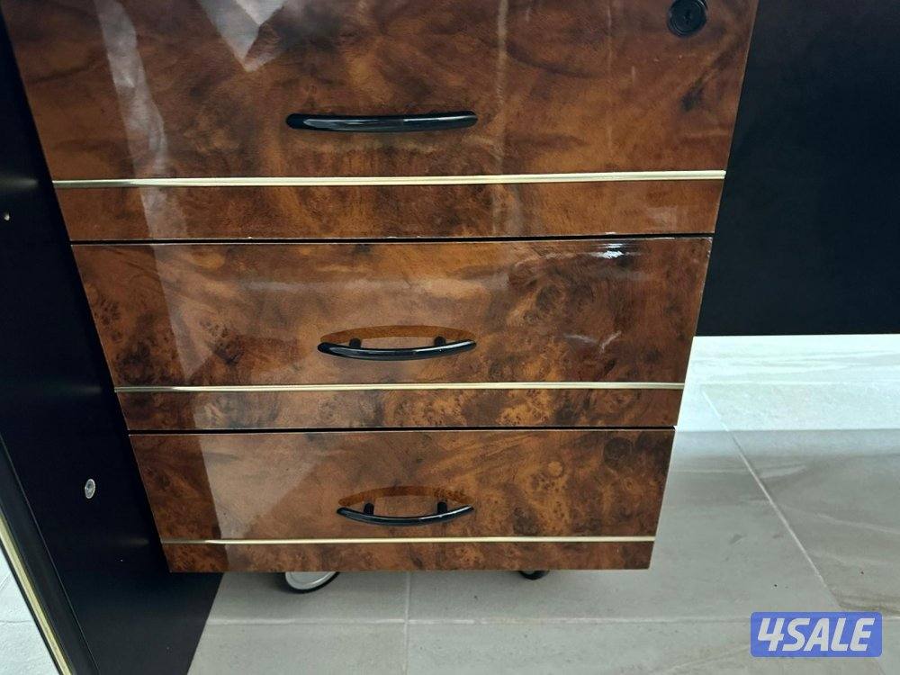 مكتب وكرسي2