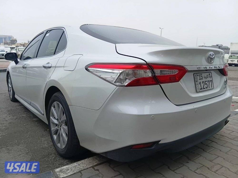 كامري GLE موديل 2020 ماشي 121 الف كم صبغ الوكالة ماعدا قطعة شرط الفحص3