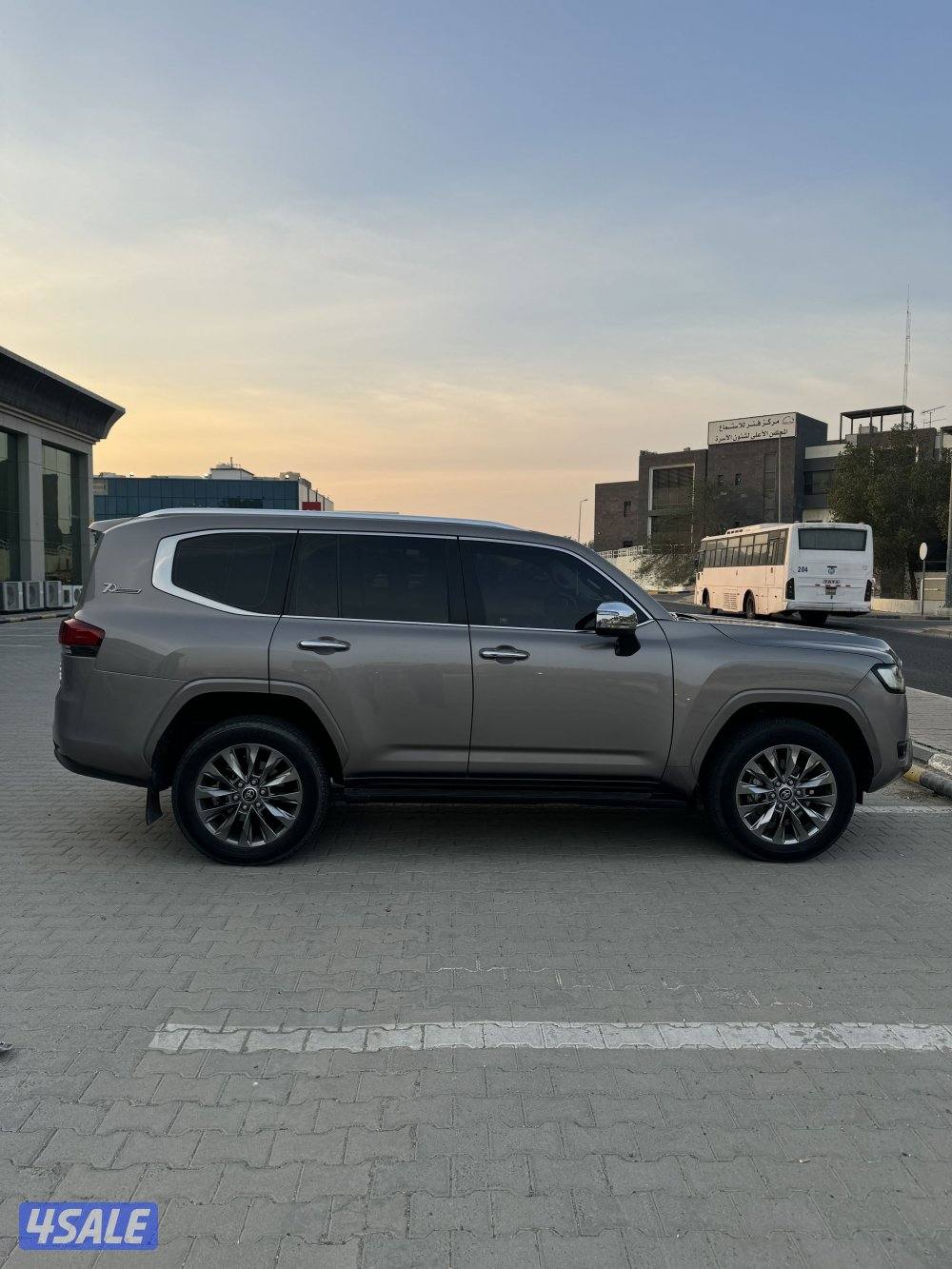 لاند كروزر VX عداد 78 الف ( بدون تيربو)1