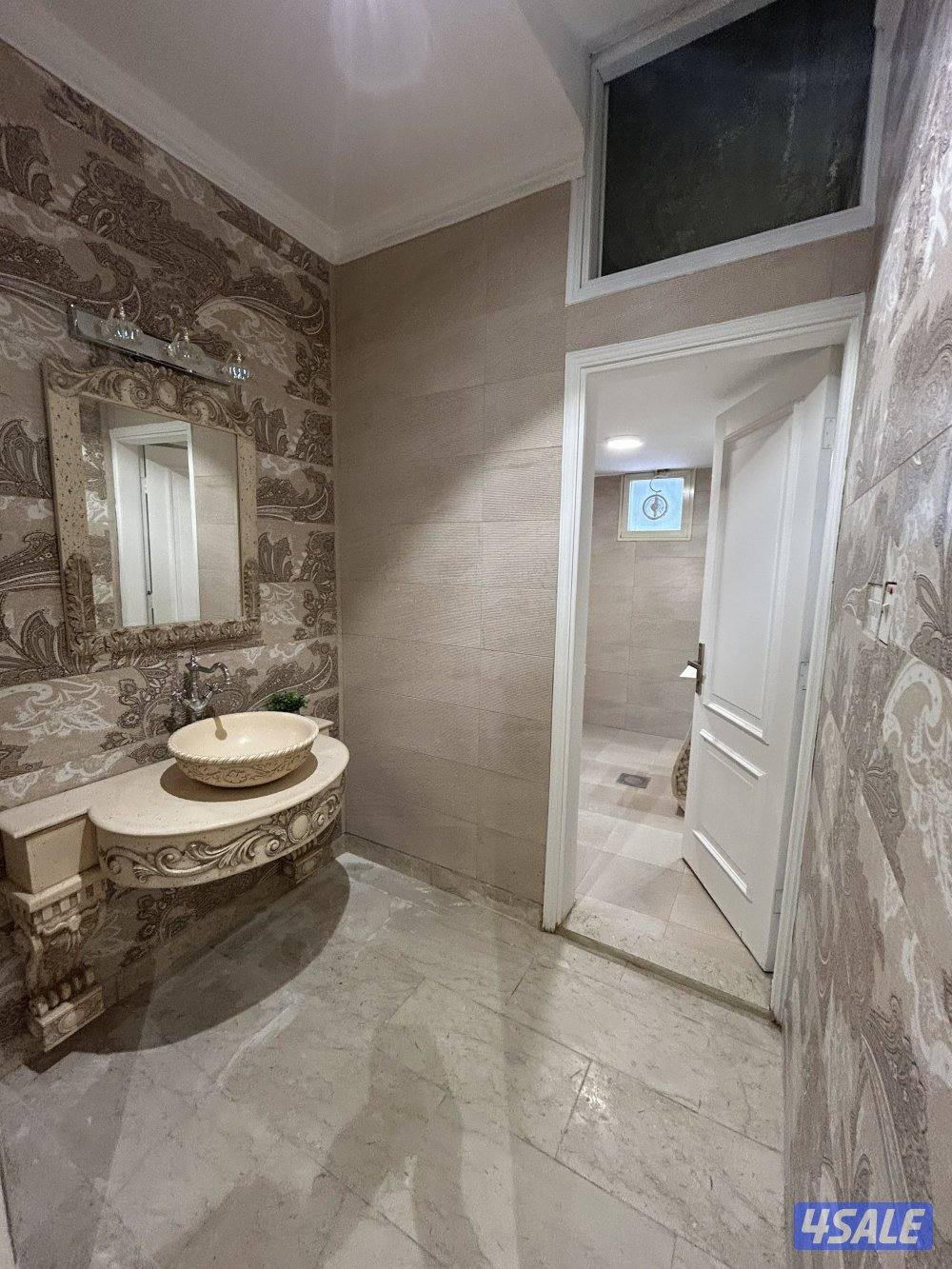 للإيجار في السلام دور وربع أول مع السطح1