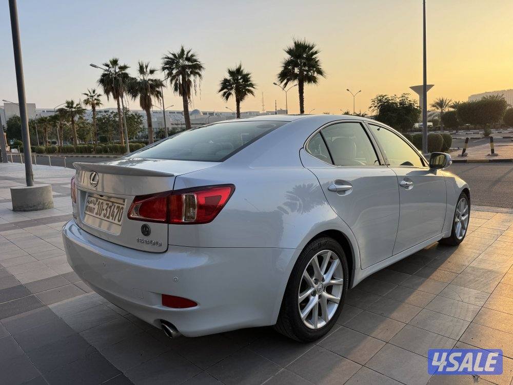 للبيع : لكزس IS 300 : موديل 20112