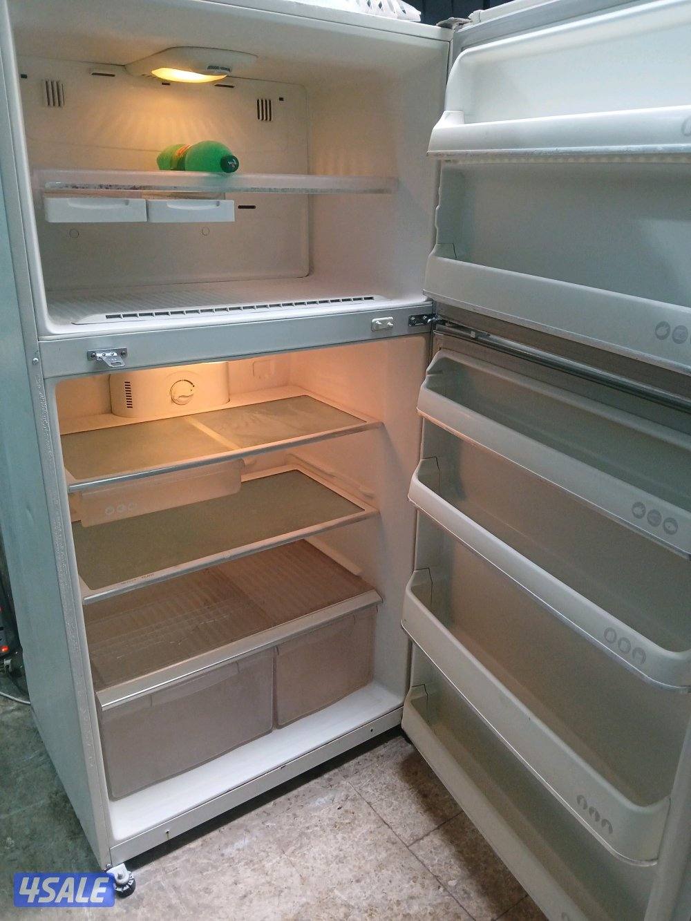 للبيع ثلاجه ال جي بحاله جيده جدا مع الكفالة والتوصيل عائلية 24قدم3