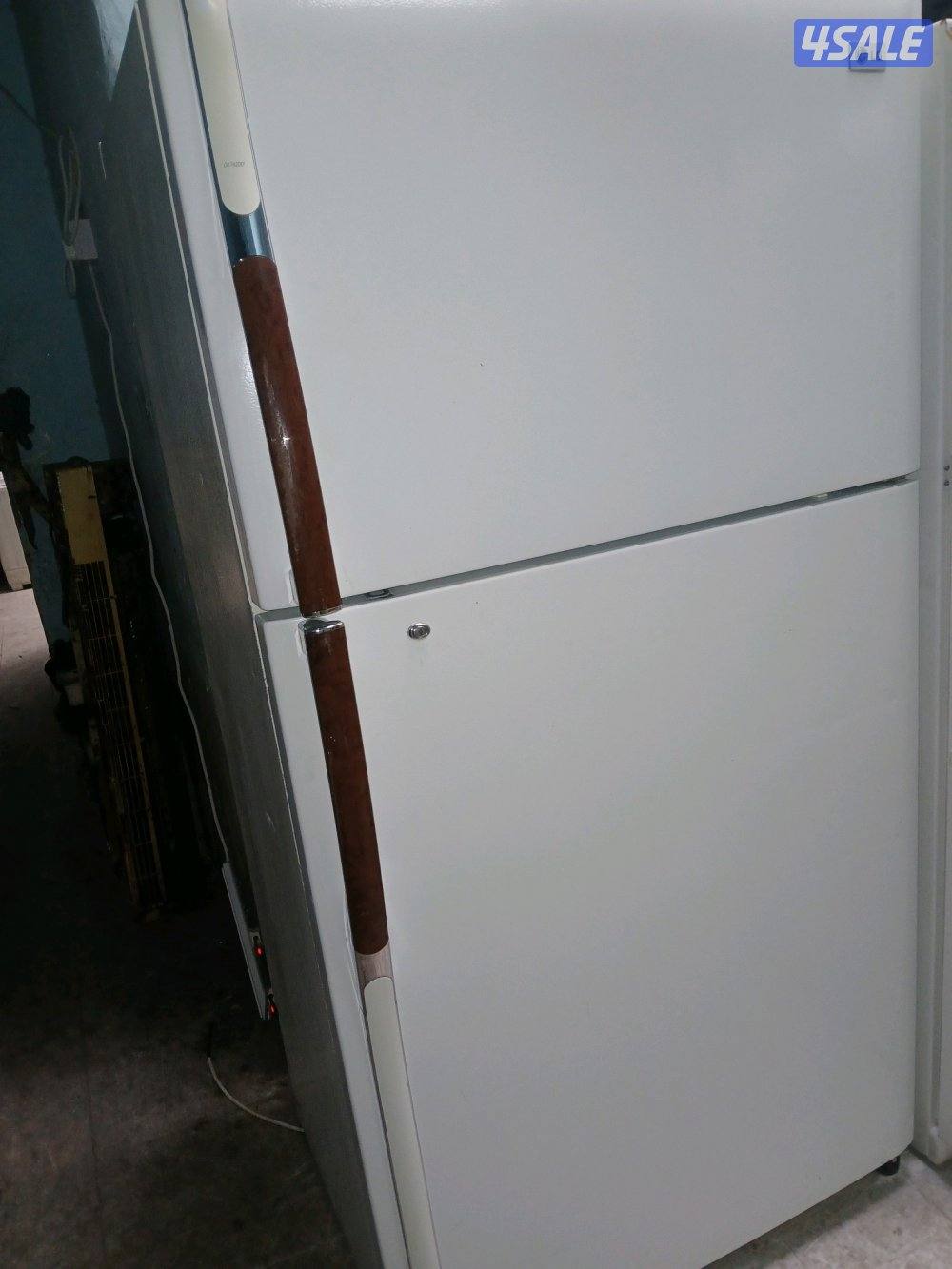 للبيع ثلاجه ال جي بحاله جيده جدا مع الكفالة والتوصيل عائلية 24قدم4