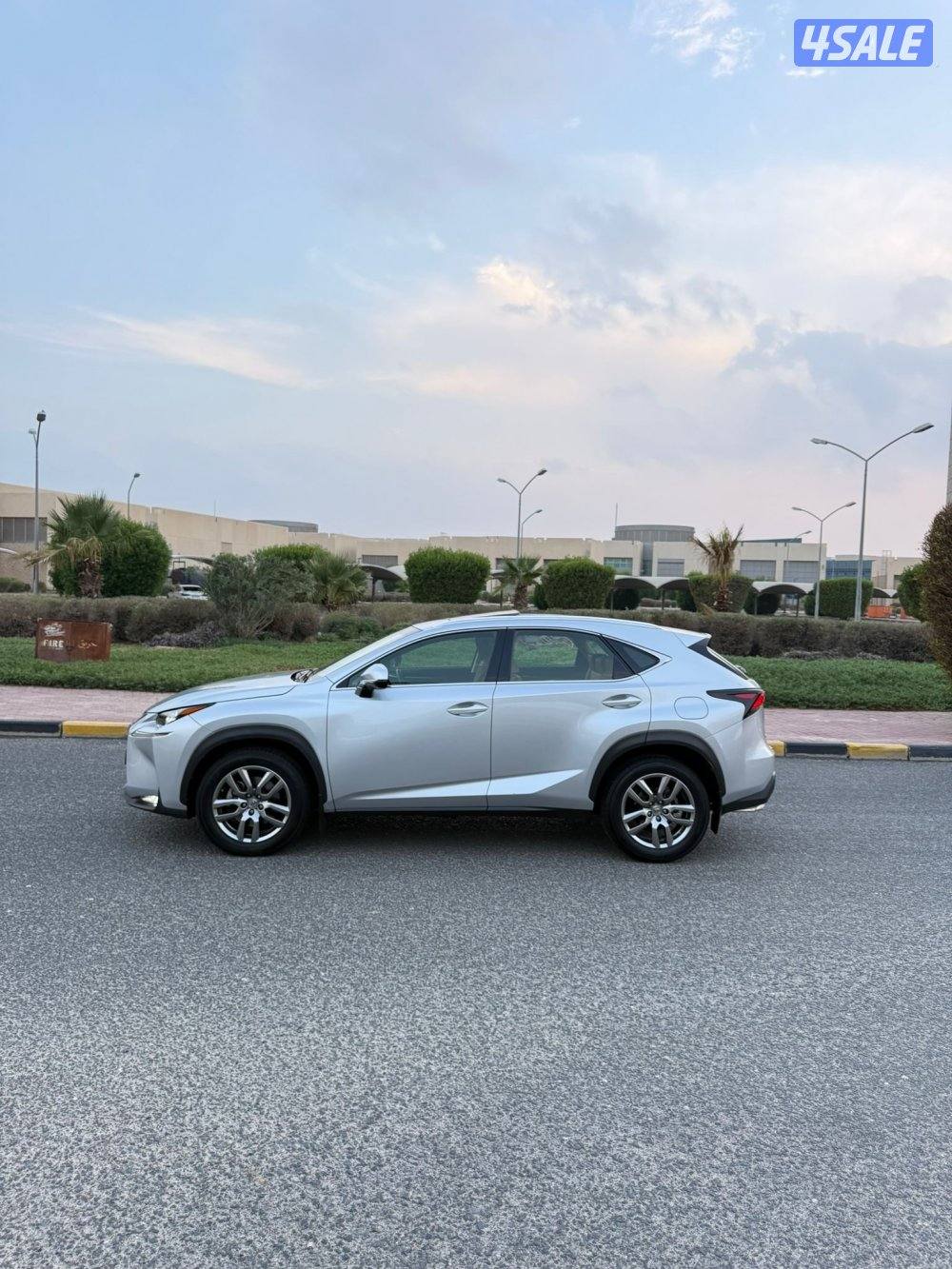 لكزس NX موديل 2016 صبغ الوكاله سيرفيس منتظم عداد 98 الف فقط0