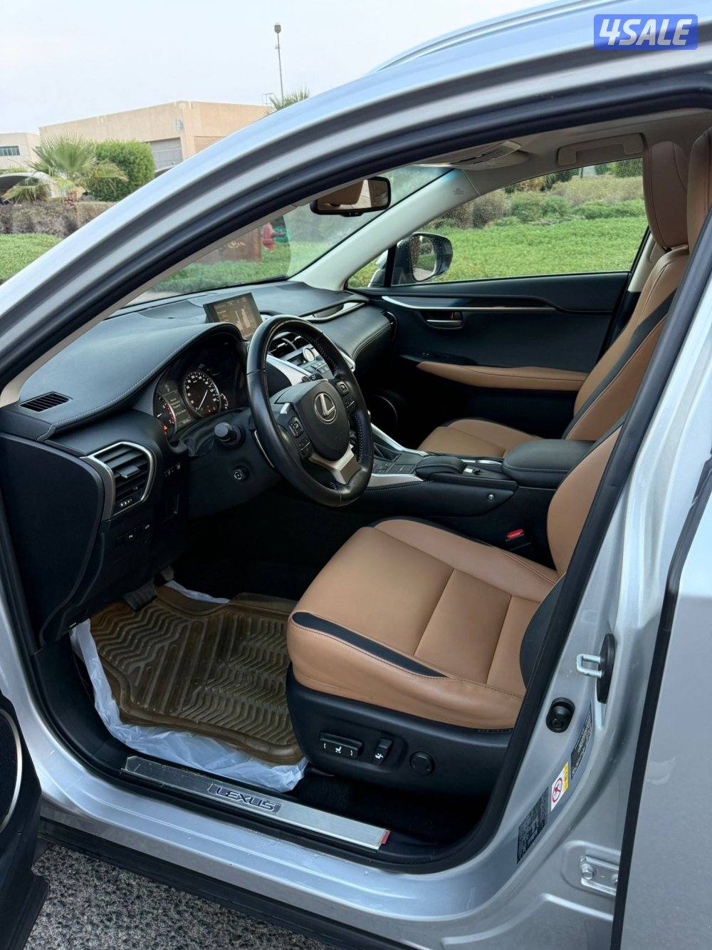 لكزس NX موديل 2016 صبغ الوكاله سيرفيس منتظم عداد 98 الف فقط9