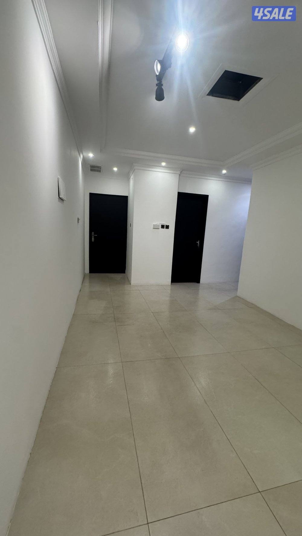 شقه للايجار بحولي تشطيب سوبر لوكس غرفة وصالة وحمام ومطبخ مساحات كبيرة2