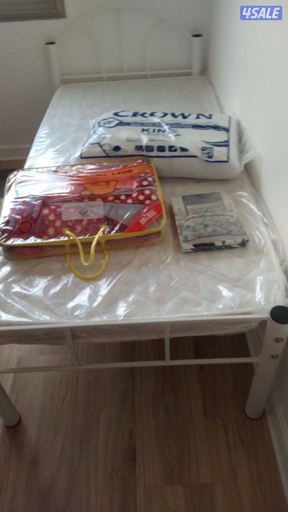 سرير حديد ومرتبه طبيه وبطانيه ومخده والملايات5