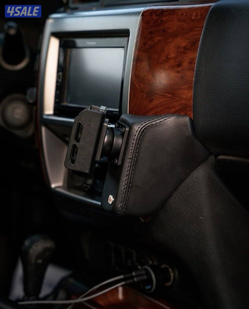 ستاند واكي مع شحن وقاعده جلد سفاري0