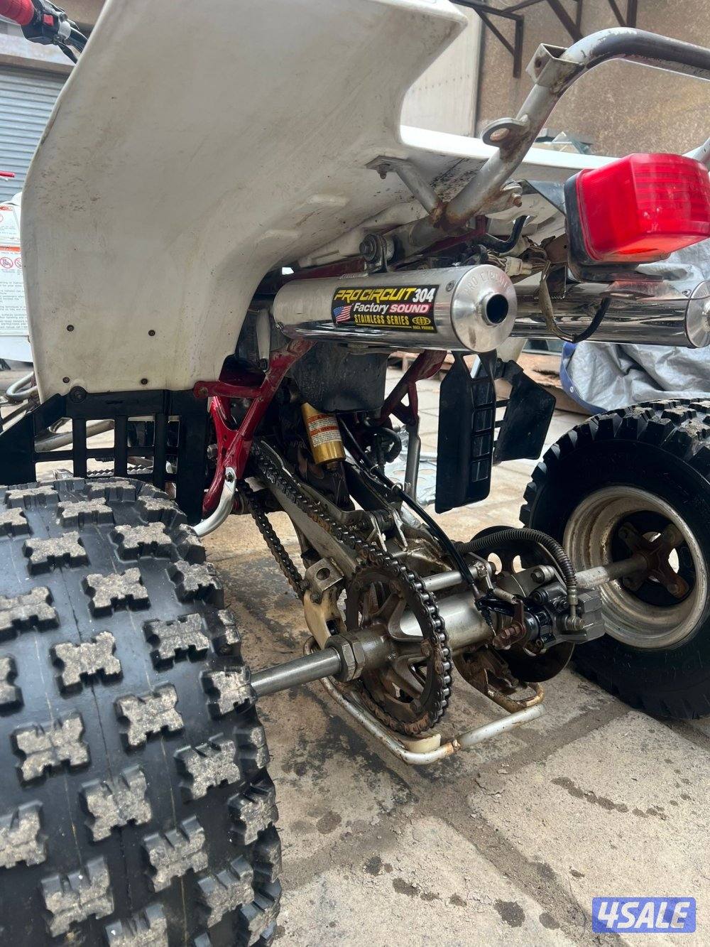 للبيع بانشي موديل ٢٠٠٤ شرط الفحص بالكامل المالك الثاني السعر ١٥٥٠1