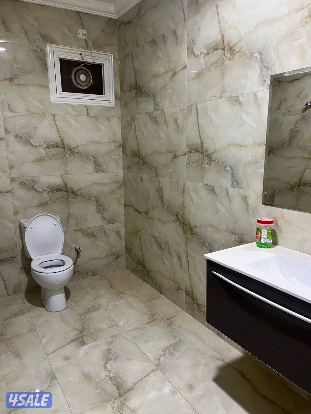 For rent ground floor with big hole and private entrance.1