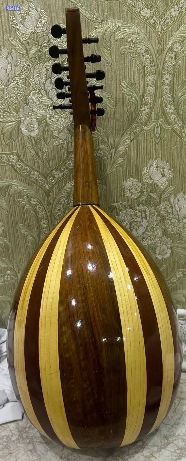 للبيع عود اكرم عجاج صناعه الفين و اثنعش عود شرقي ونغم جدا1