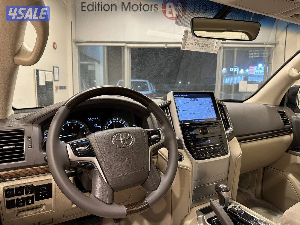 لاندكروزر VXR8