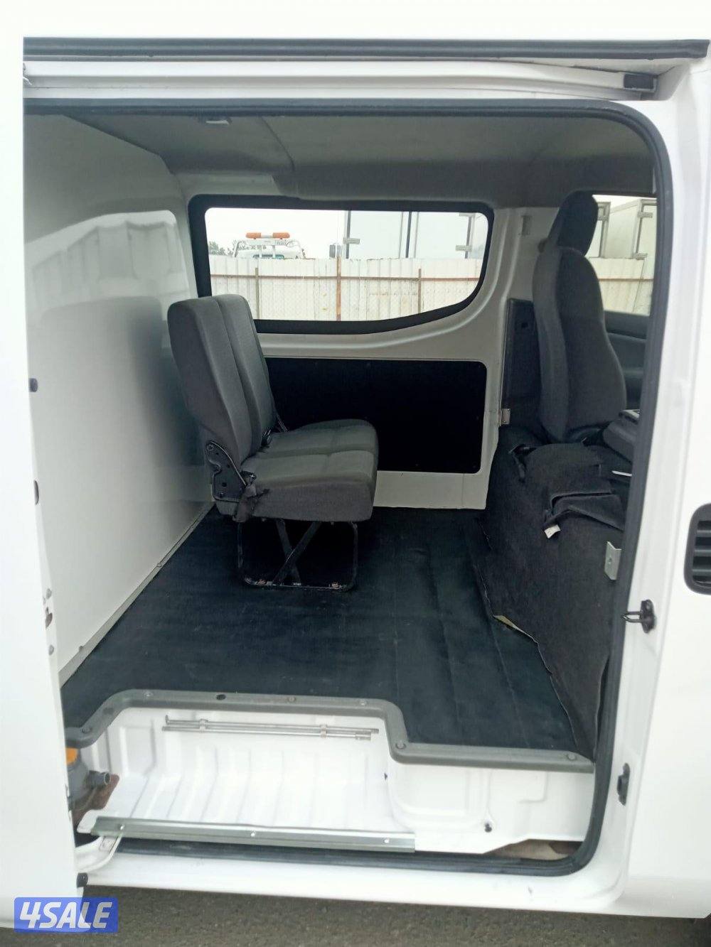 للبيع باص نيسان بوكس مقفل 20213