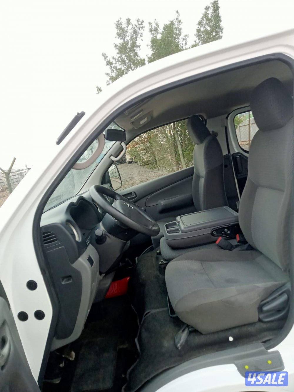 للبيع باص نيسان بوكس مقفل 20215