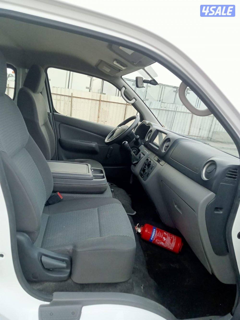 للبيع باص نيسان بوكس مقفل 20216