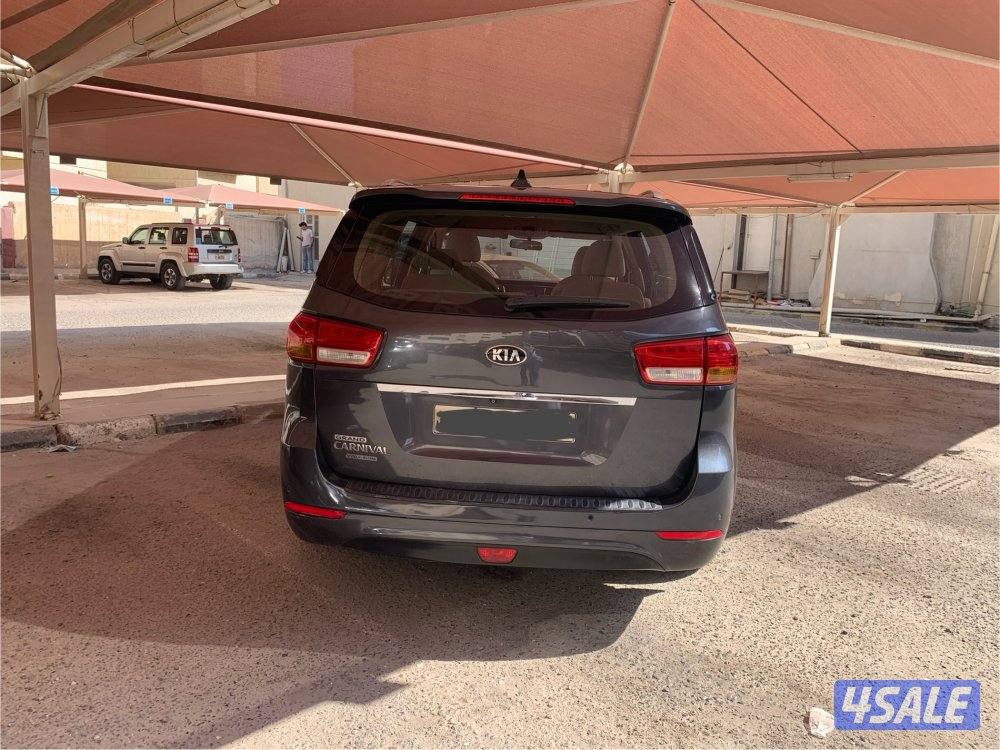 للبيع او البدل كيا كرنفال موديل ٢٠١٧3