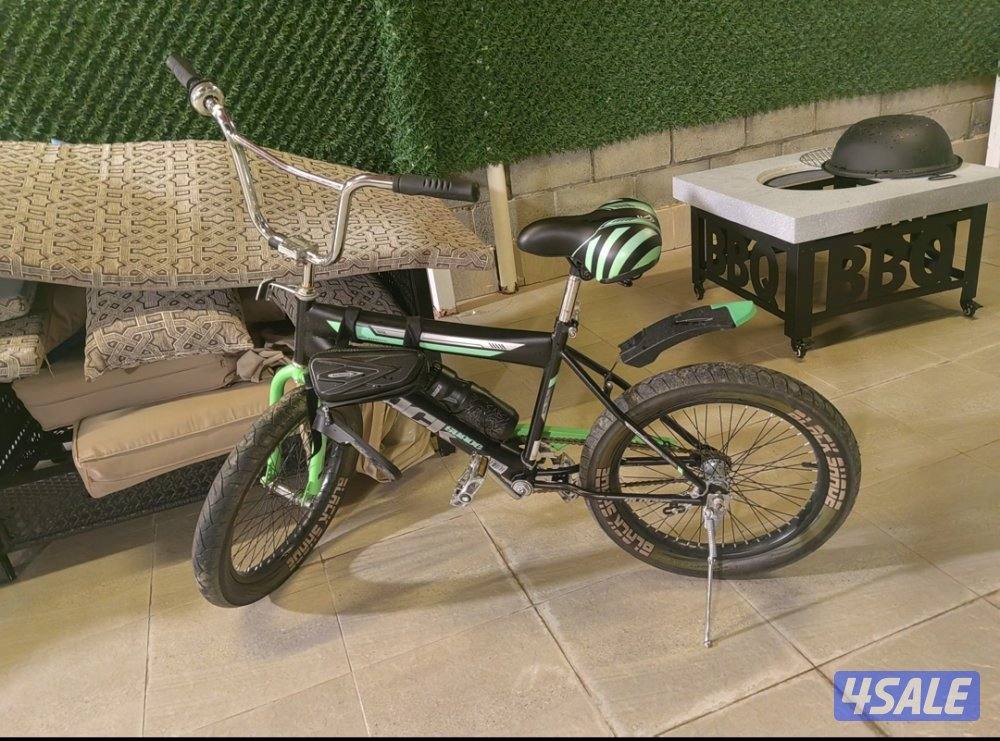 قاري للبيع معاه مستتلزماته ستاند للتلفون ب ٢٦ كفرات معبيه هواء ونضيف0