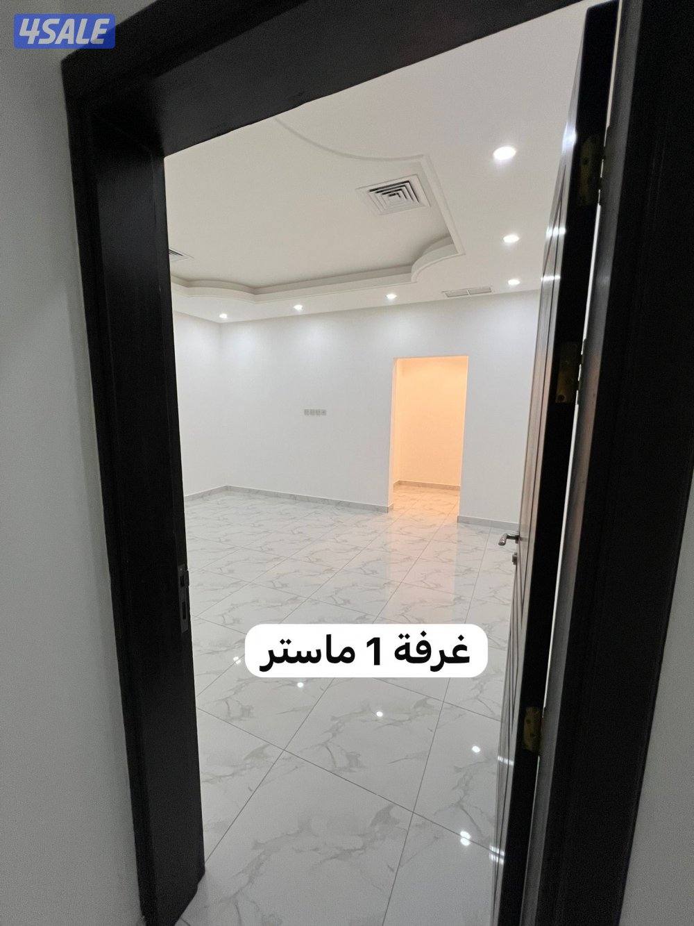 شقة ٣ غرف وحده ماستر وغرفة خدامـة ماستر وصاله ومطبخ من المالك معاريس1