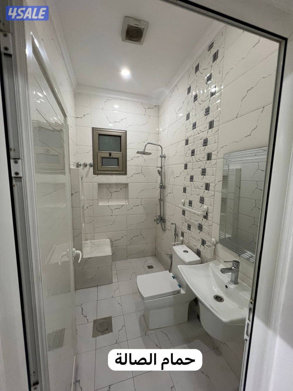 شقة ٣ غرف وحده ماستر وغرفة خدامـة ماستر وصاله ومطبخ من المالك معاريس5