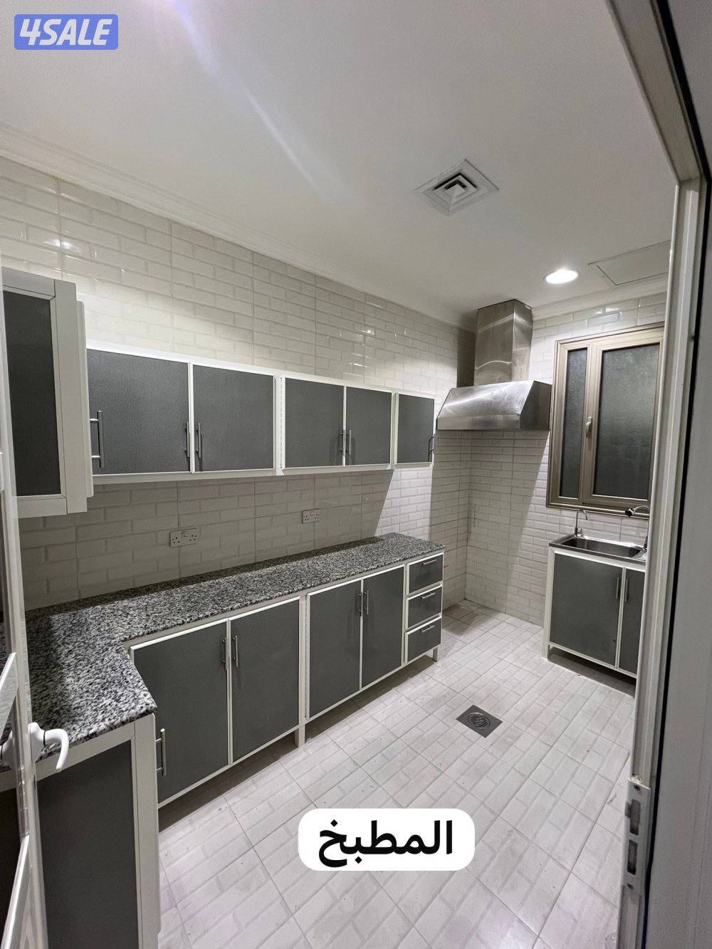 شقة ٣ غرف وحده ماستر وغرفة خدامـة ماستر وصاله ومطبخ من المالك معاريس6
