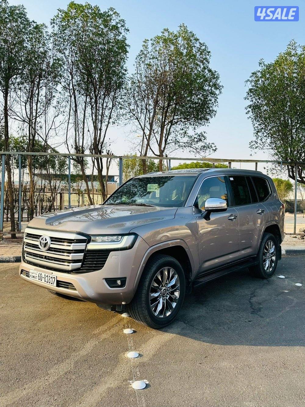 لاند كروزر VX عداد 70 الف وارد الساير صبغ الوكالة0