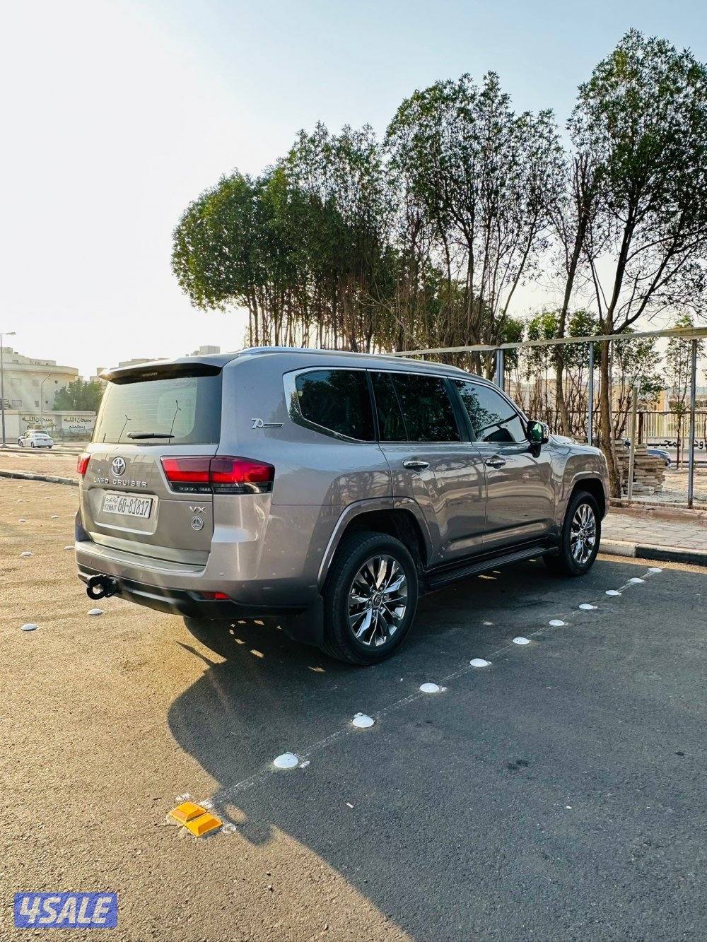 لاند كروزر VX عداد 70 الف وارد الساير صبغ الوكالة2