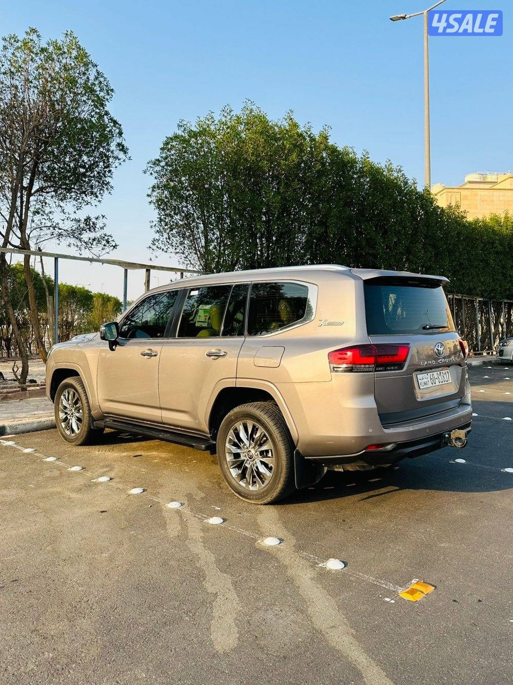 لاند كروزر VX عداد 70 الف وارد الساير صبغ الوكالة3