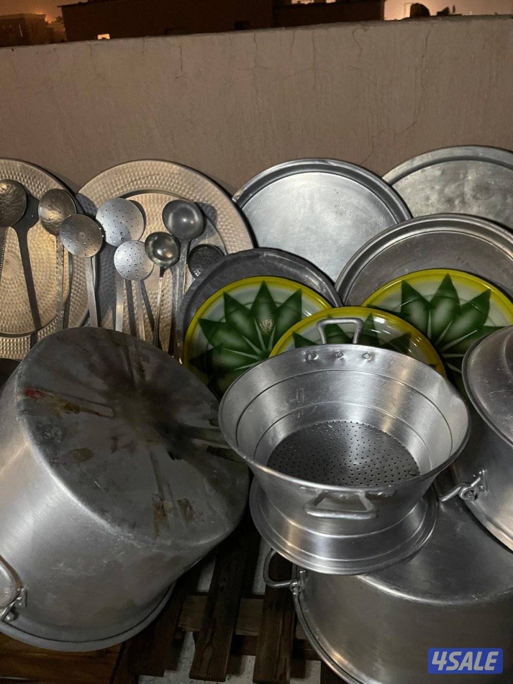 عده مطعم عباره عن جدور ومراكي طبخ ذبايح مع عدد من الصحون مع دوة فحم2