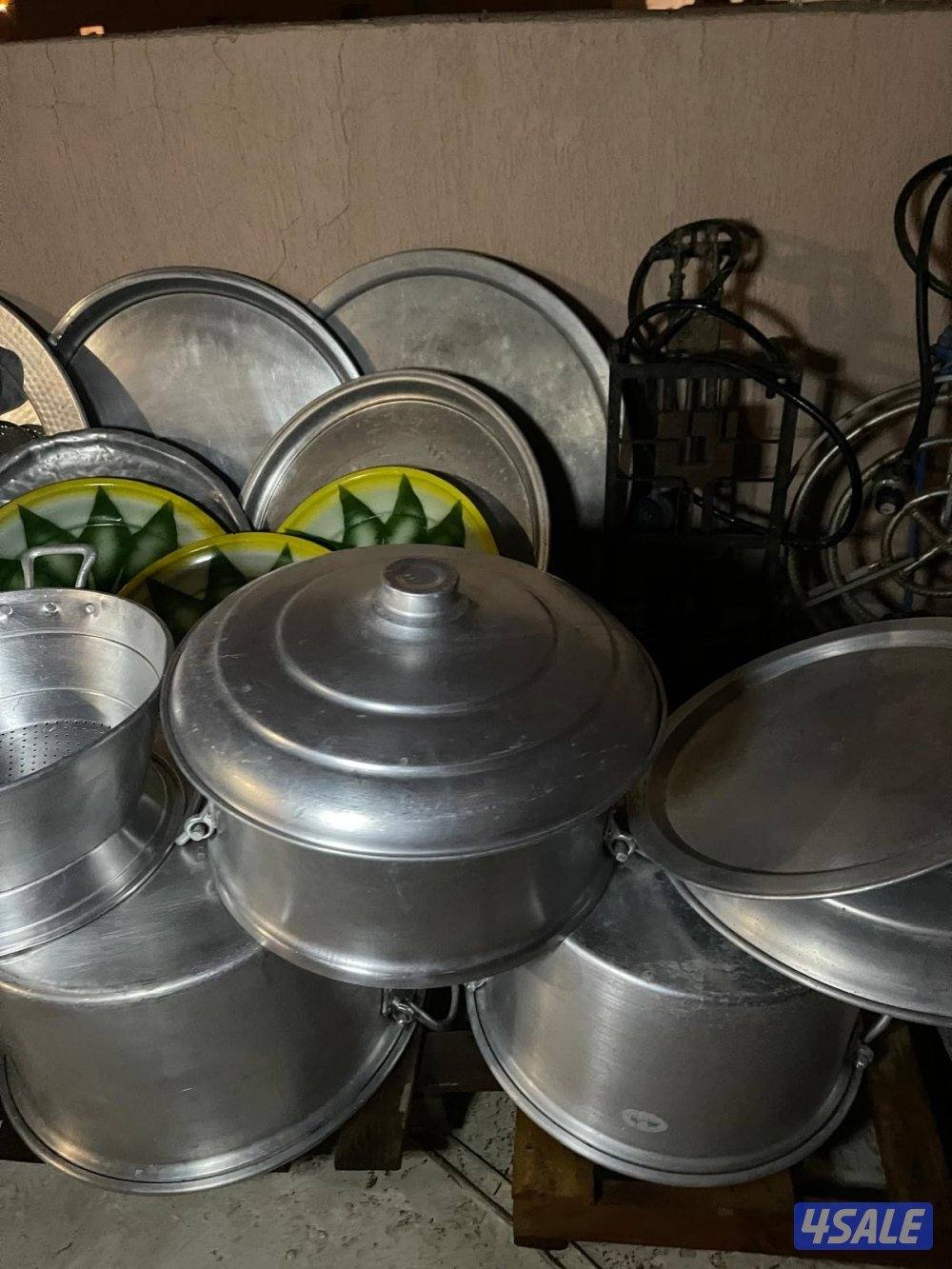 عده مطعم عباره عن جدور ومراكي طبخ ذبايح مع عدد من الصحون مع دوة فحم4