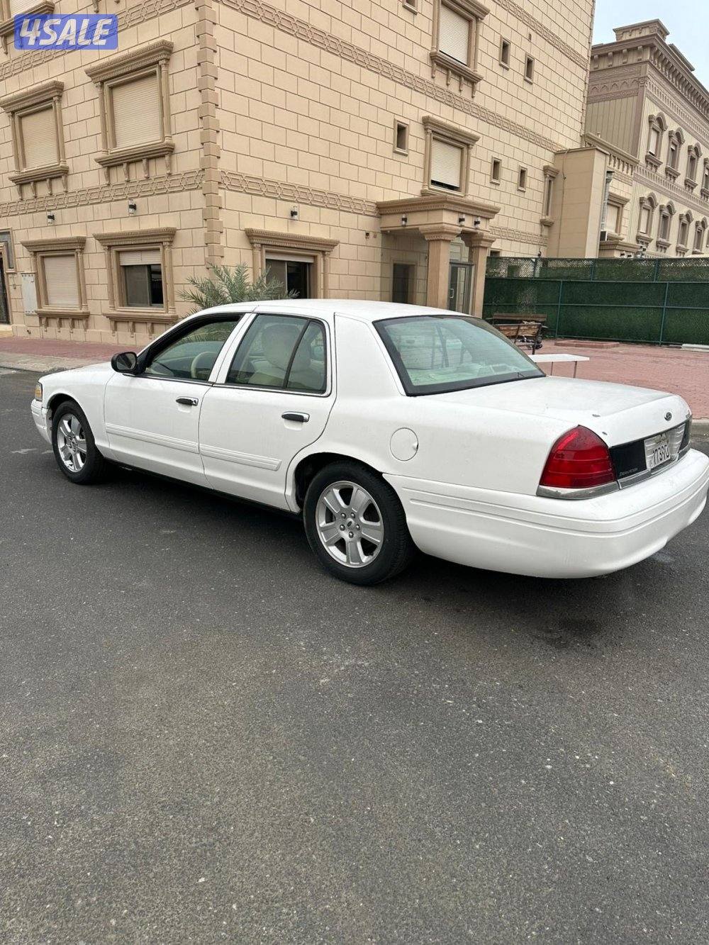 للبيع فورد فكتوريا الحاله جيده جداً1