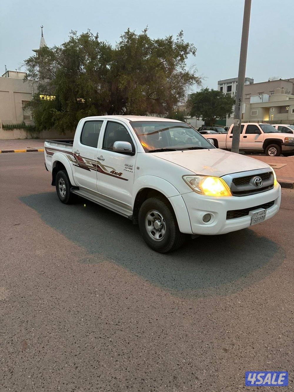 للبيع هايلكس 2011 بحاله جيده1