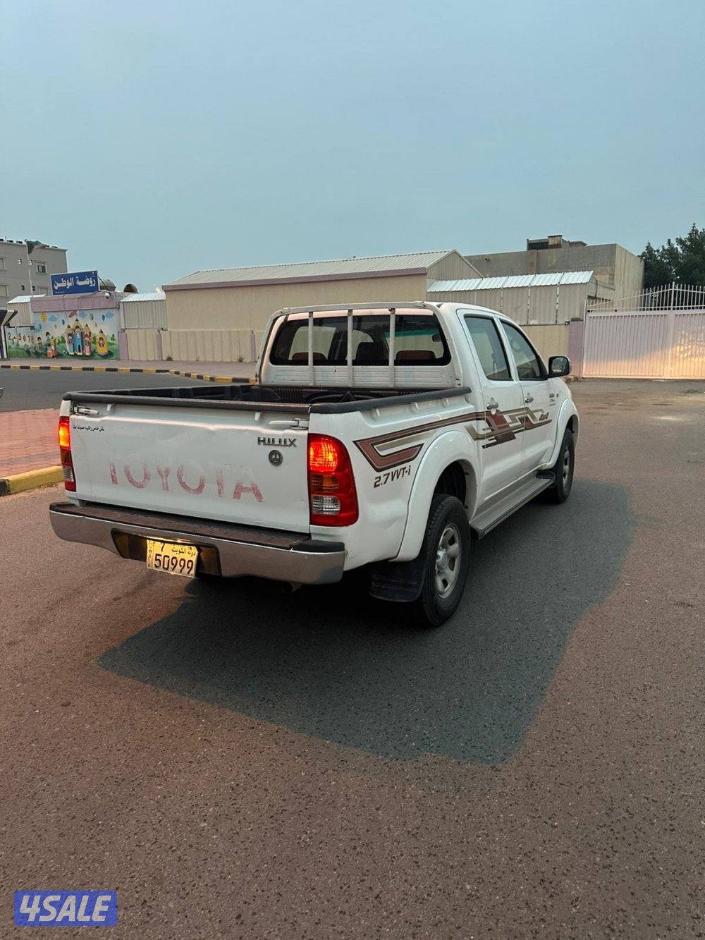 للبيع هايلكس 2011 بحاله جيده2