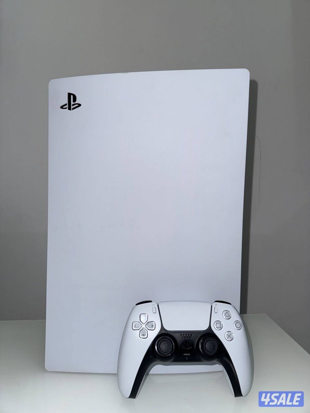 ps5 for sale good condition سوني ٥ نضيف للبيع كل شي قيه تمام0