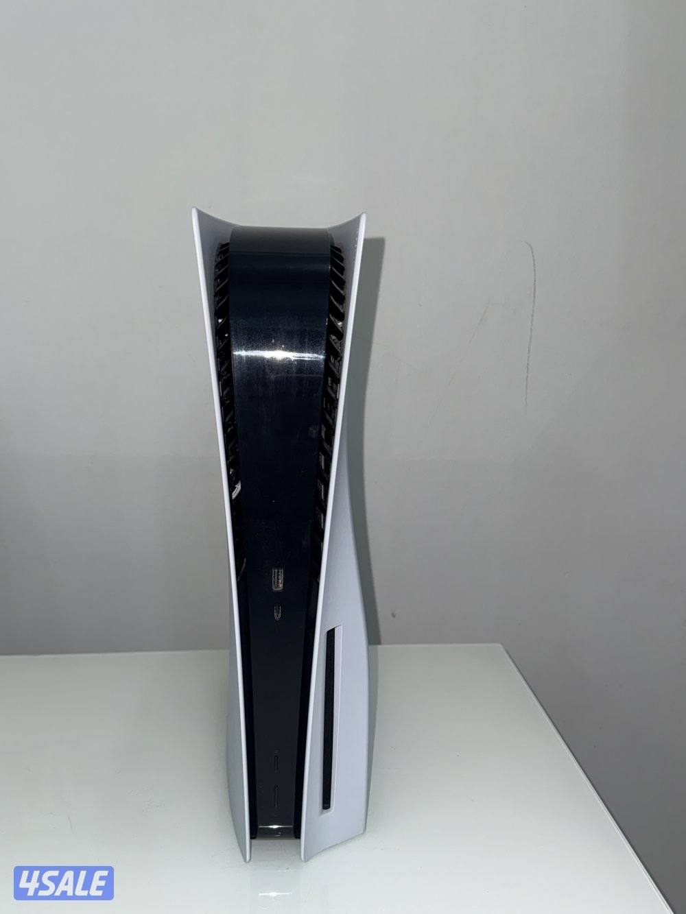 ps5 for sale good condition سوني ٥ نضيف للبيع كل شي قيه تمام1