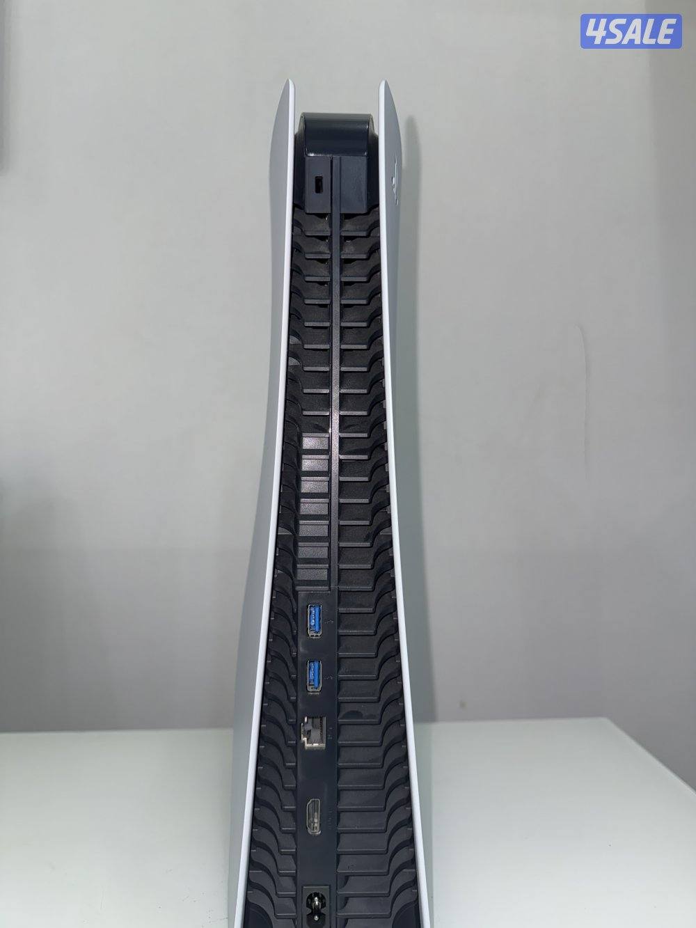 ps5 for sale good condition سوني ٥ نضيف للبيع كل شي قيه تمام2