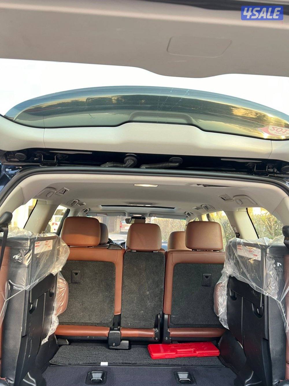 لاندكروزر 2017 صبغ الوكاله VX.R الساير عداد2582