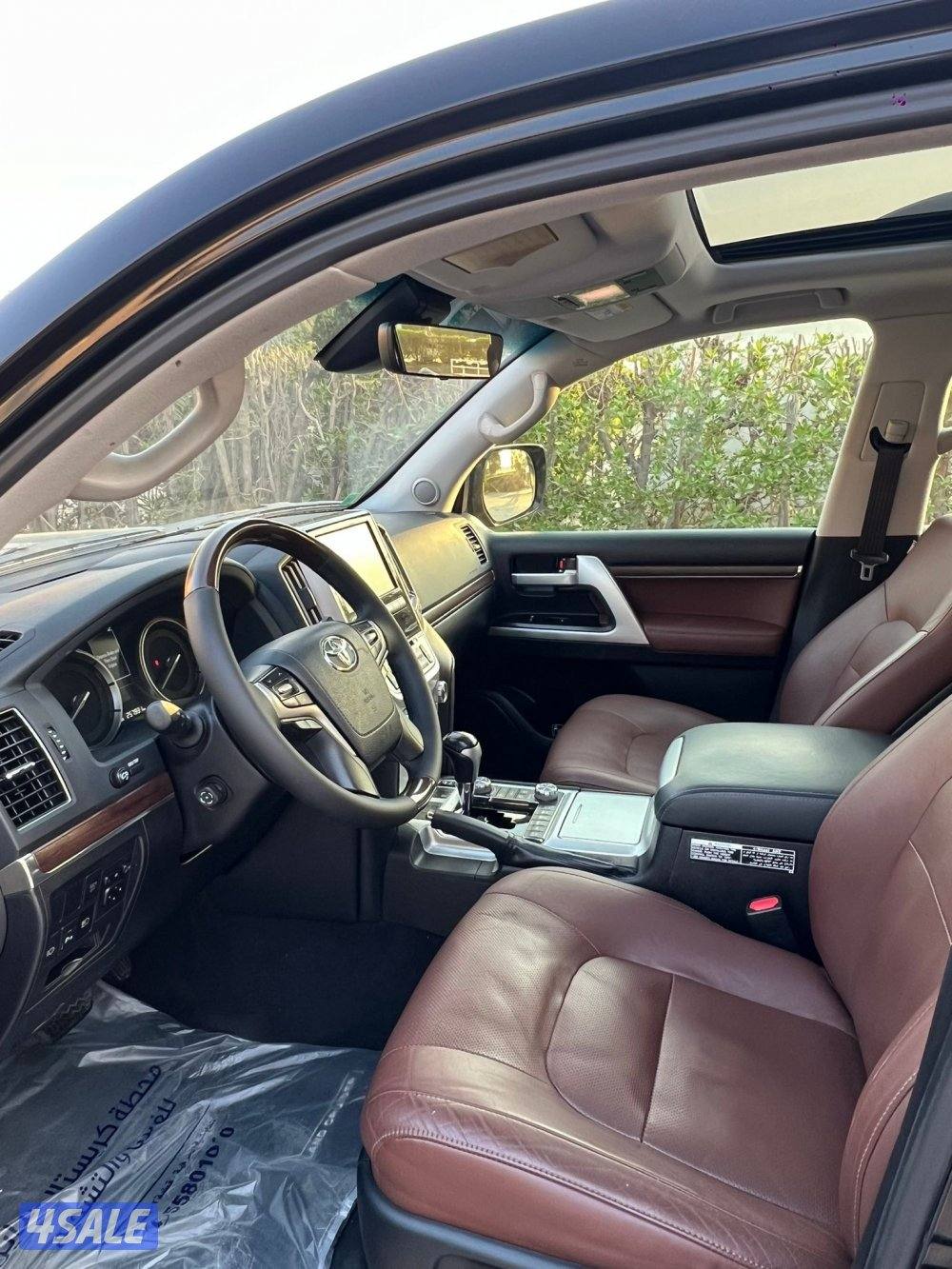 لاندكروزر 2017 صبغ الوكاله VX.R الساير عداد2583