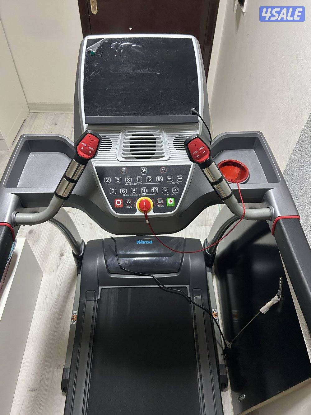 للبيع جهاز مشي نظيف جدا استخدام قليل0