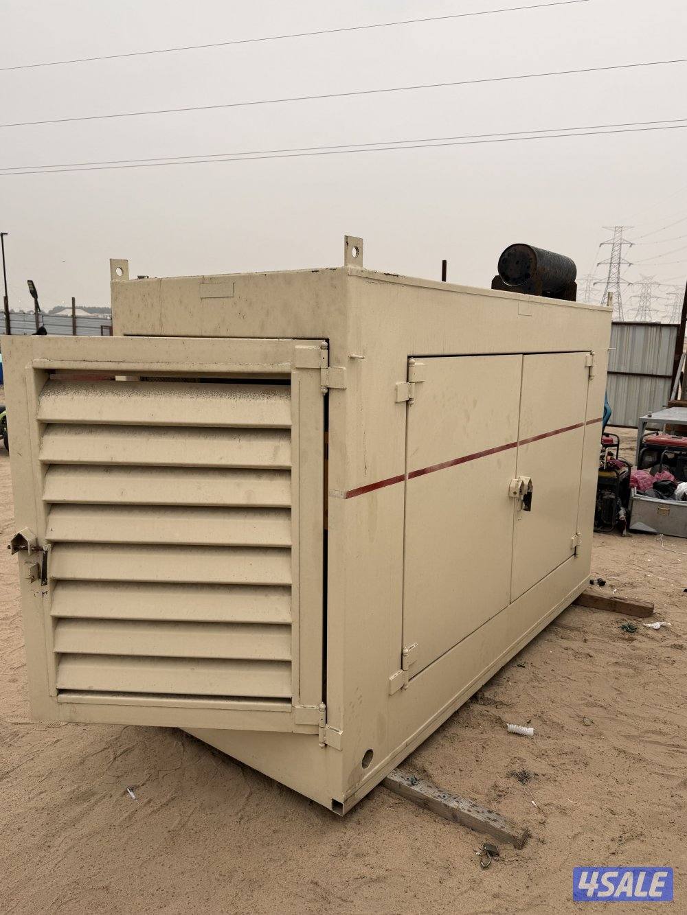 للبيع مكينه بيركنز وكاله حجم 80 الف صافي 64 الف مديل 2015 ستاندر5