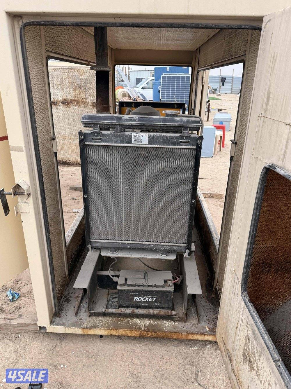 للبيع مكينه بيركنز وكاله حجم 80 الف صافي 64 الف مديل 2015 ستاندر8