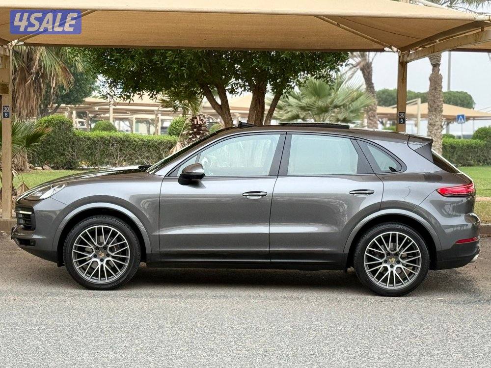 للبيع : بورش كايين موديل : 2021 عداد : 63 الف1